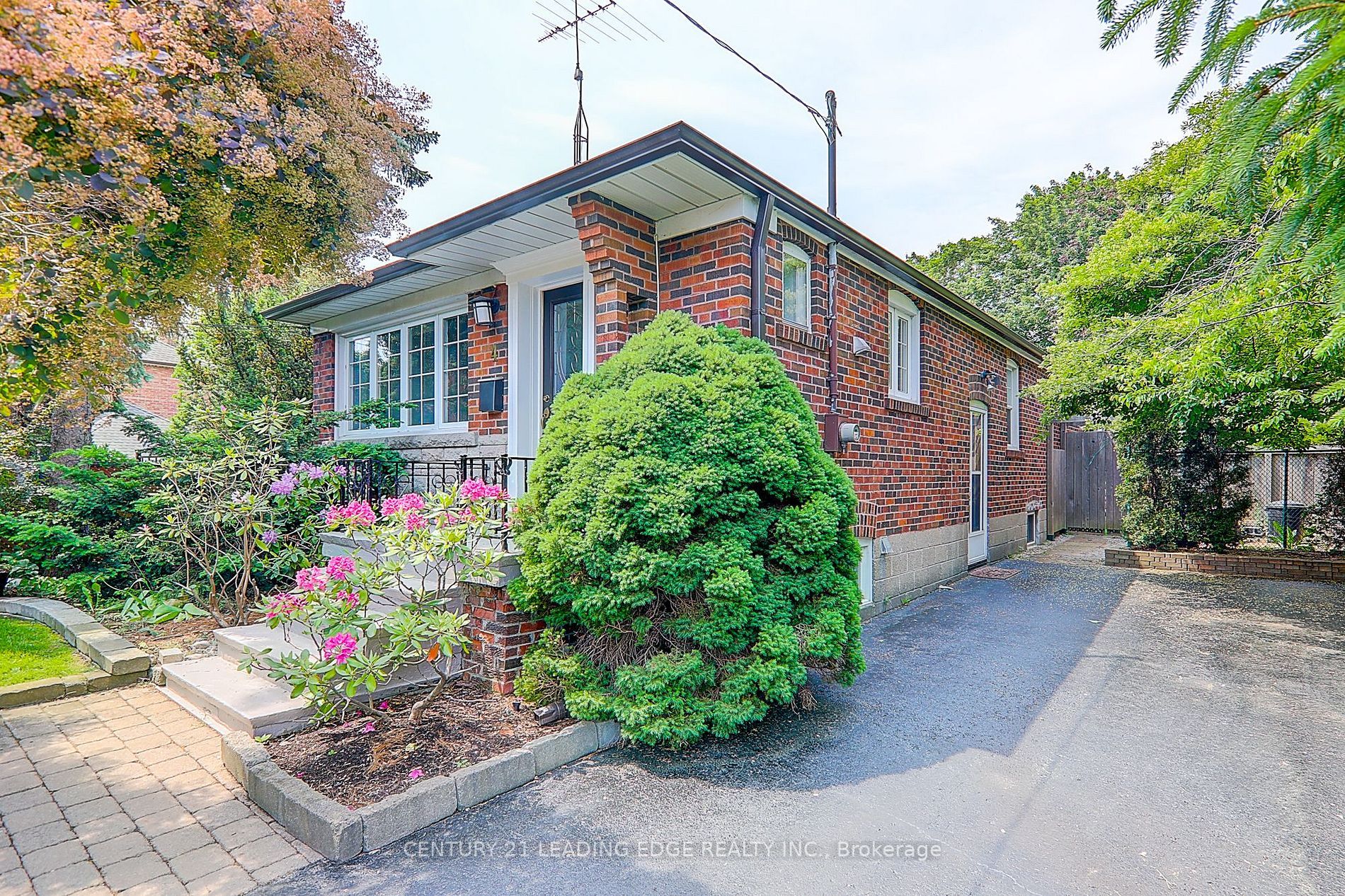 New property listed in Birchcliffe-Cliffside, Toronto E06